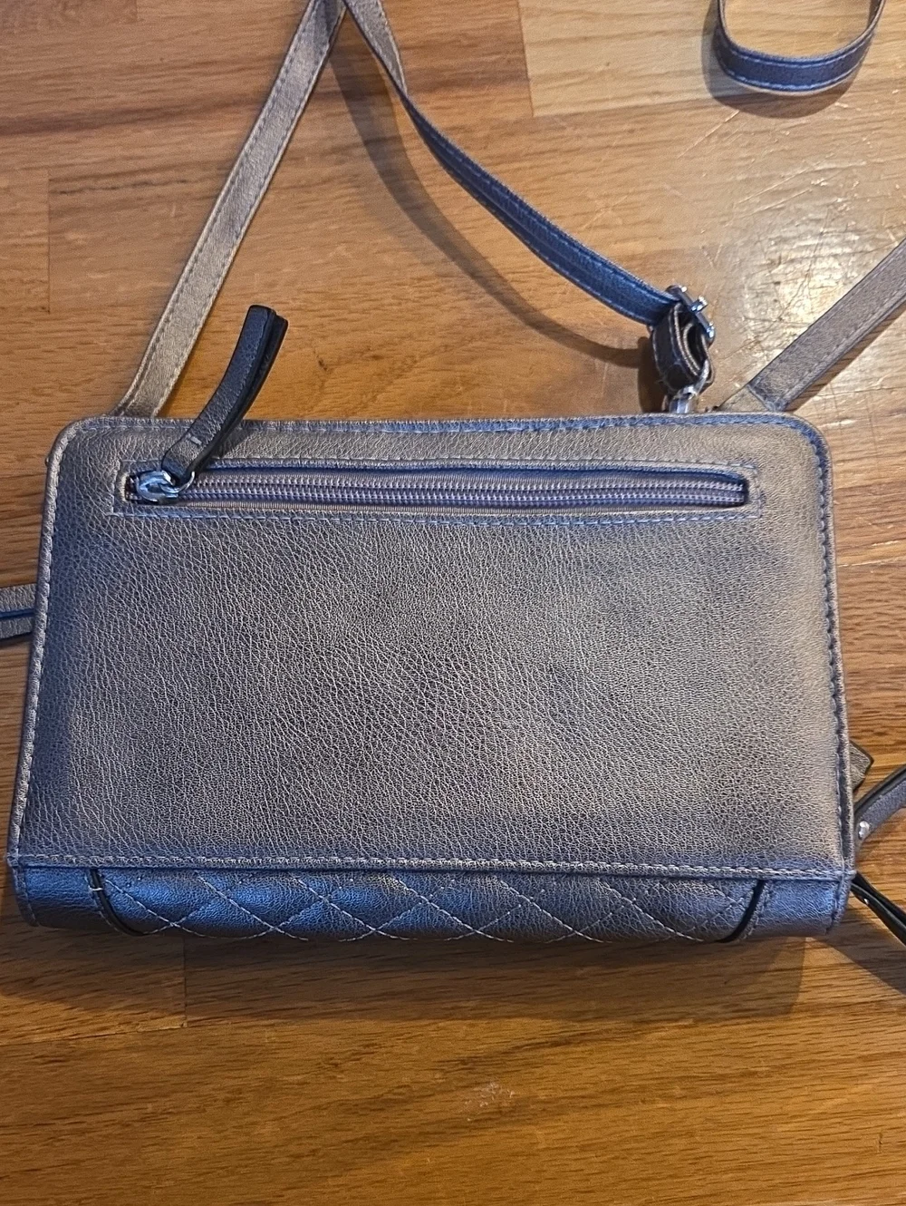 Women’s Metallic Gray Quilted Crossbody Bag - Versatile Everyday Style
